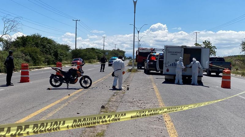 Querétaro: motociclista muere atropellado en la carretera que lleva a Coroneo 