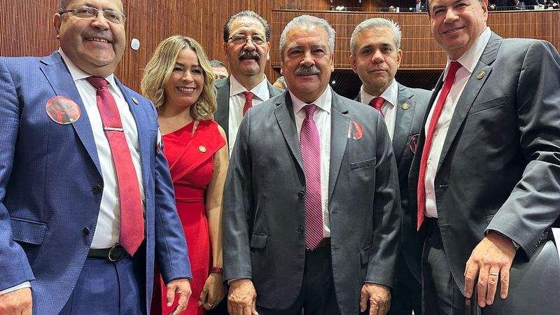 "El pueblo de México se llena de júbilo por tener su primera mujer presidenta": Morón 