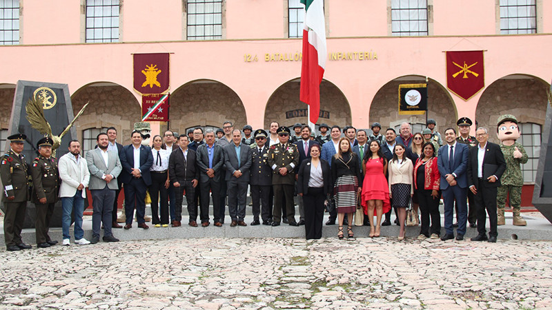 Promueve Ejército Mexicano patriotismo entre escolapios con Izamiento de Bandera 