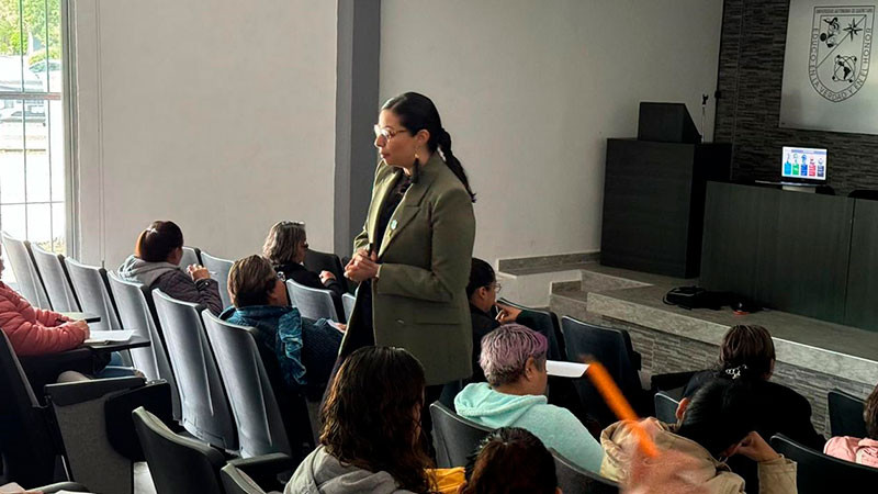 Profesionales de Enfermería se capacitan en salud emocional en el ámbito laboral 