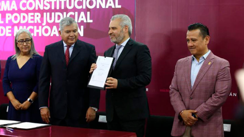 Jueces y magistrados por voto popular; Bedolla firma iniciativa de reforma al Poder Judicial 