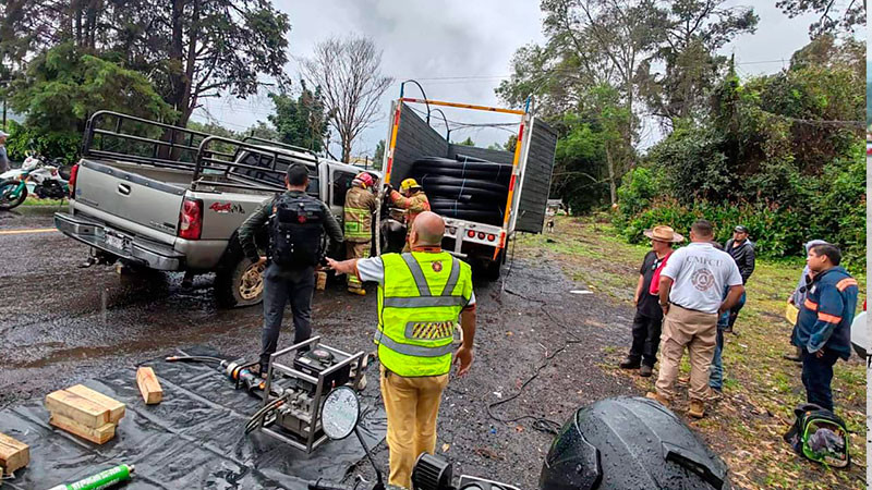 Se incendia camioneta en la Siglo XXI
