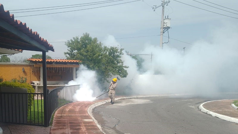 Exhorta SESA a la población queretana a eliminar criaderos de mosquito para el control del dengue 
