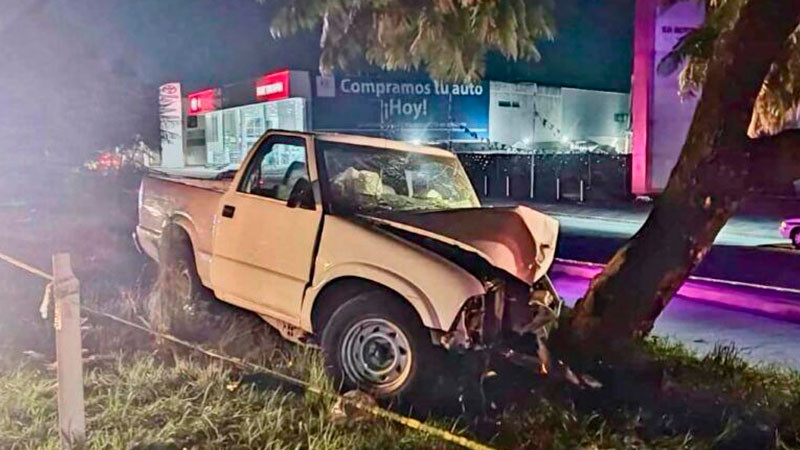 Accidente automovilístico en Uruapan, Michoacán deja un muerto y un herido 