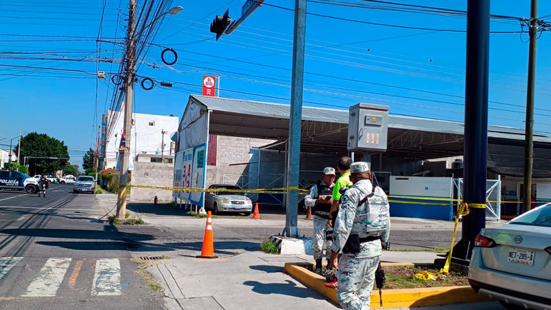 Sujetos lanzan artefacto explosivo en Verificentro de Celaya, Guanajuato 