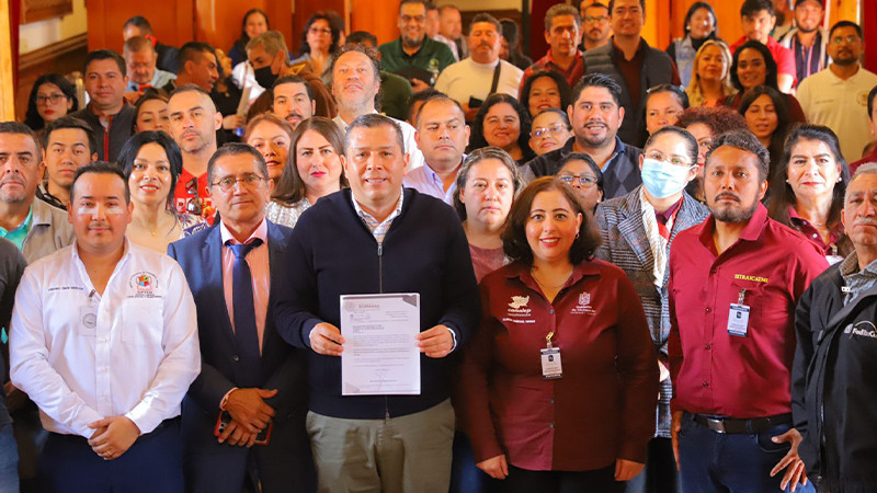 Presenta Barragán y líderes sindicales reforma constitucional en materia de salarios mínimos en Michoacán  