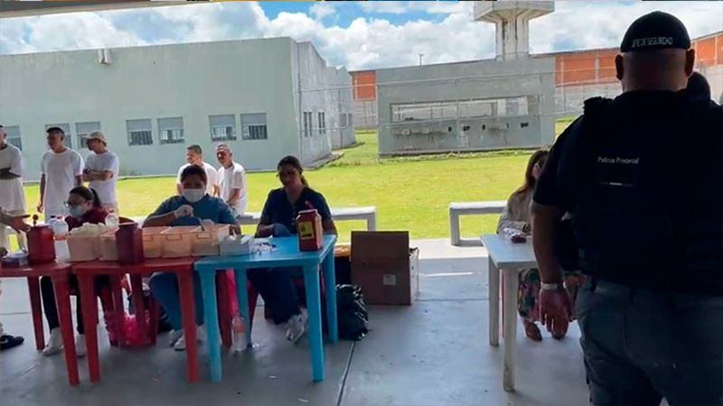 Llevan servicios de salud a internos de los penales de La Piedad y Zamora, Michoacán  