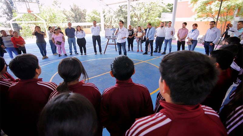 Invierten 1.5MDP en rehabilitación de canchas en Secundaria en Querétaro 