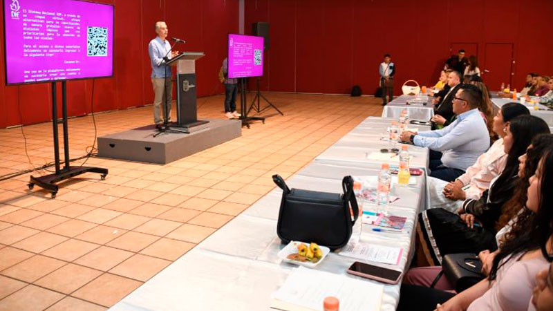 DIF presenta a municipios y autogobiernos programas de atención a población vulnerable 