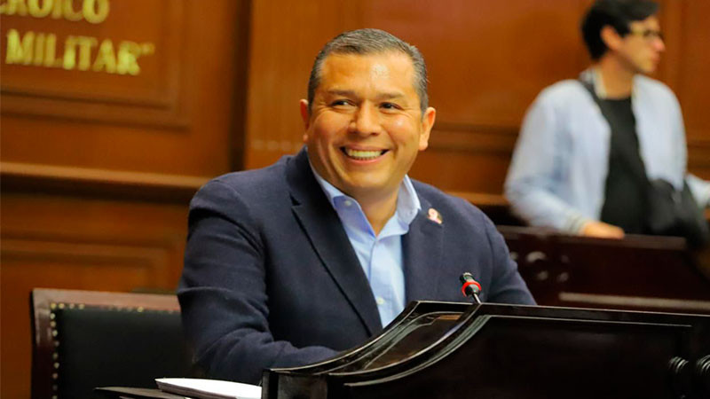 El nombre de AMLO en letras de oro en el Congreso del Estado, propone Barragán 