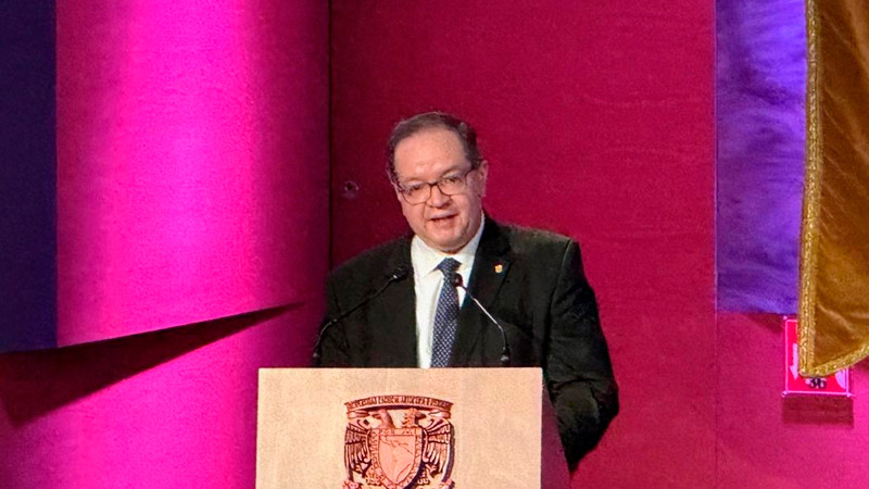 Fenómenos políticos debilitan instituciones democráticas, advierte rector de la UNAM 