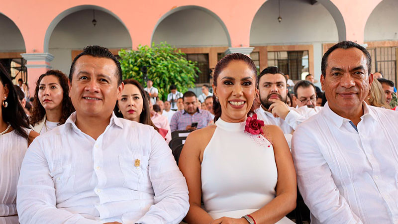 En Apatzingán, se entregó la presea “Constitución de 1814” a magistrada michoacana  