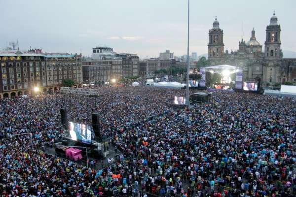 Se pospone homenaje a Juan Gabriel en el Zócalo capitalino 