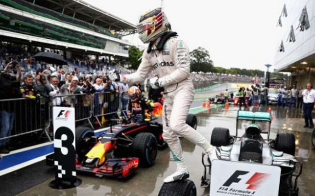 Hamilton gana en Interlagos; Checo Pérez termina cuarto - Foto 0 