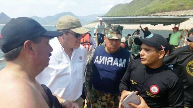 Rescatan cuerpo tras el hundimiento de barco en Presa de Infiernillo 