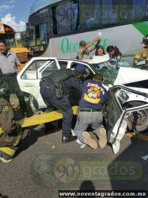 Bebé, adolescente y cuatro adultos, lesionados en aparatoso choque en Zamora, Michoacán  - Foto 1 