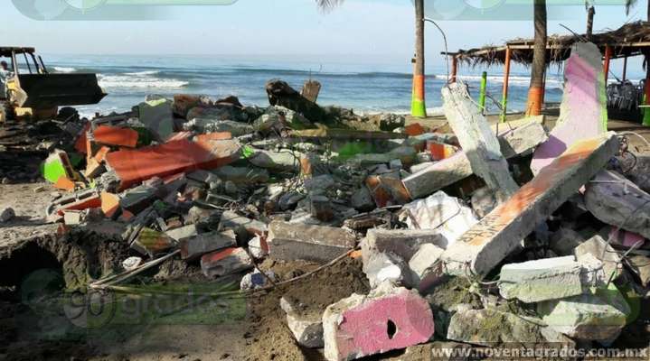 Remodelan negocios afectados por mar de fondo en Lázaro Cárdenas - Foto 2 