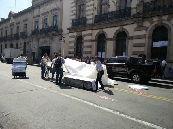 Retiran maestros plantón en el Palacio Legislativo de Michoacán - Foto 1 