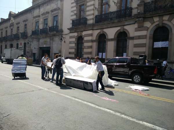 Retiran maestros plantón en el Palacio Legislativo de Michoacán