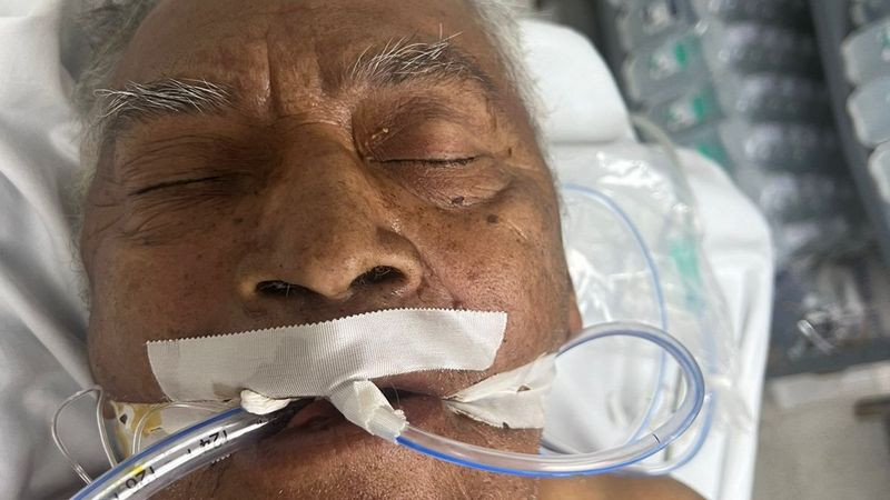 Hombre de la tercera edad busca a familiares; se encuentra delicado de salud en Uruapan, Michoacán