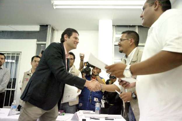 Alfonso Martínez Alcázar recibe constancia como ganador de la presidencia municipal de Morelia - Foto 0 