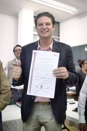 Alfonso Martínez Alcázar recibe constancia como ganador de la presidencia municipal de Morelia - Foto 1 