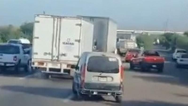 Detonaciones por arma de fuego paralizan tráfico en carretera de Culiacán, Sinaloa 