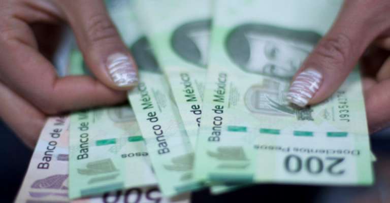 Más de 18 mil millones de pesos en vales recibirán servidores públicos por fin de año 