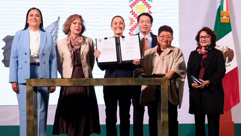 Firma Sheinbaum varios decretos: protección animal y derecho a la vivienda, entre ellos 