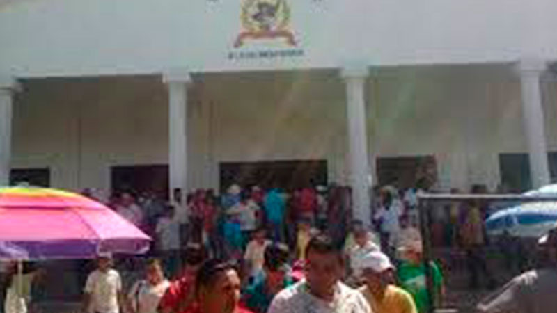 Amenaza con huelga el sindicato del ayuntamiento de Lázaro Cárdenas, Michoacán  