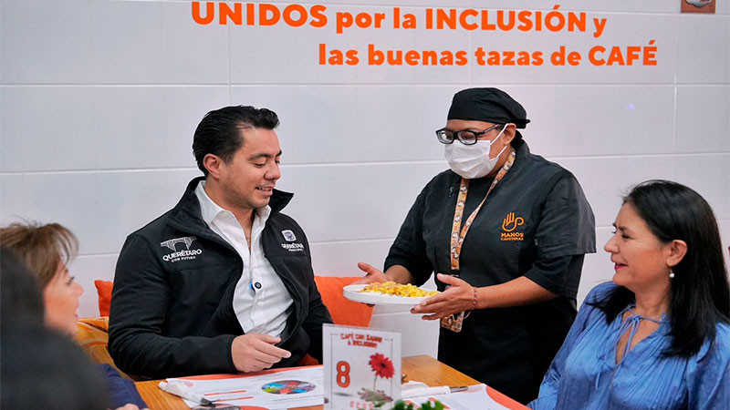 Reconoce Felifer Macías a trabajadores de “Manos Cafeteras” 
