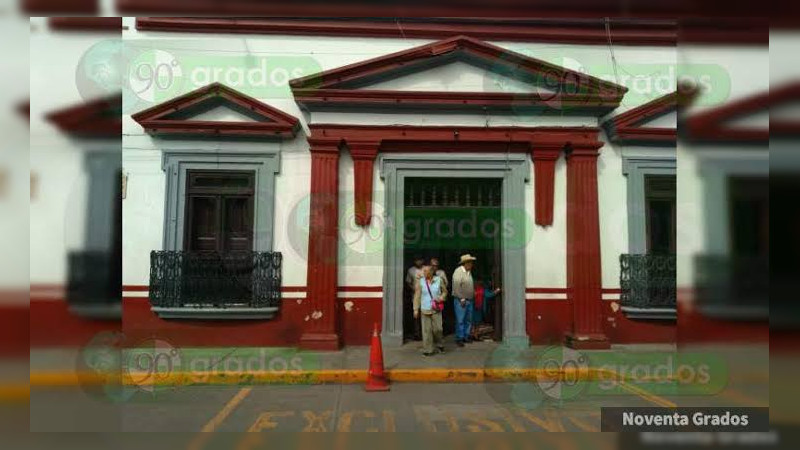 Cuatro ediles de la región de Zinapécuaro despachan desde la distancia  