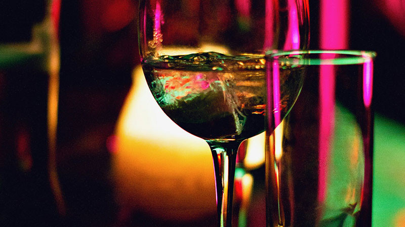 SAT recuerda verificar la autenticidad de las bebidas alcohólicas 