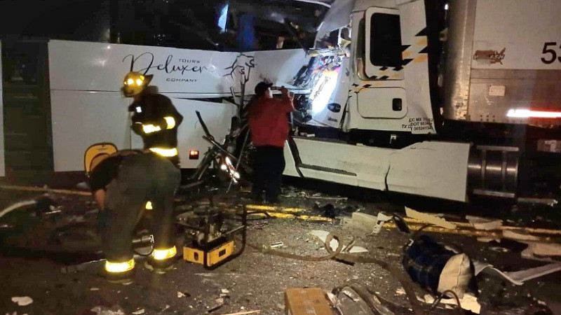 Accidente vial en autopista Mazatlán-Tepic deja 5 personas sin vida y 8 heridos 