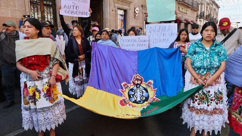 Reforma indígena prohíbe a partidos políticos y municipios actos contra autogobiernos en Michoacán 