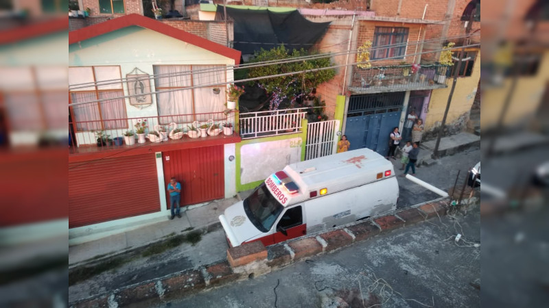 Con quemaduras en 50% de su cuerpo, hombre que instalaba series navideñas en Zitácuaro, Michoacán 
