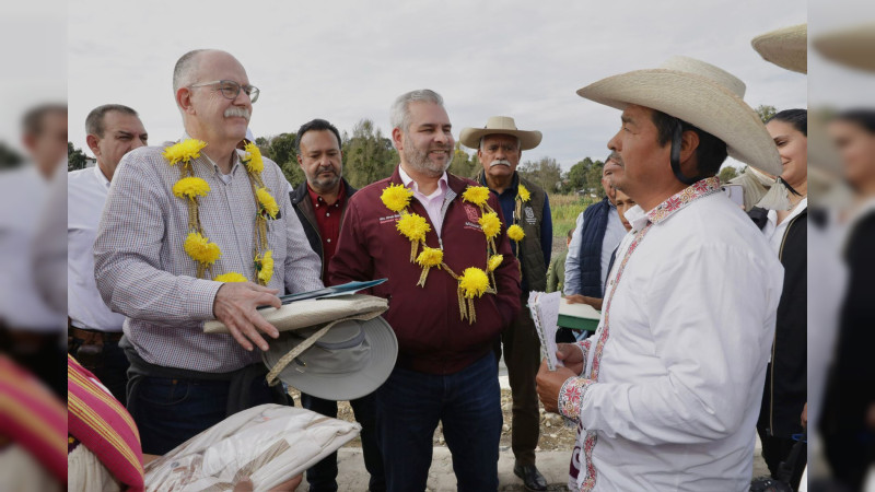 Larga vida al lago de Pátzcuaro; Gobierno estatal y Sader continuarán acciones para su recuperación