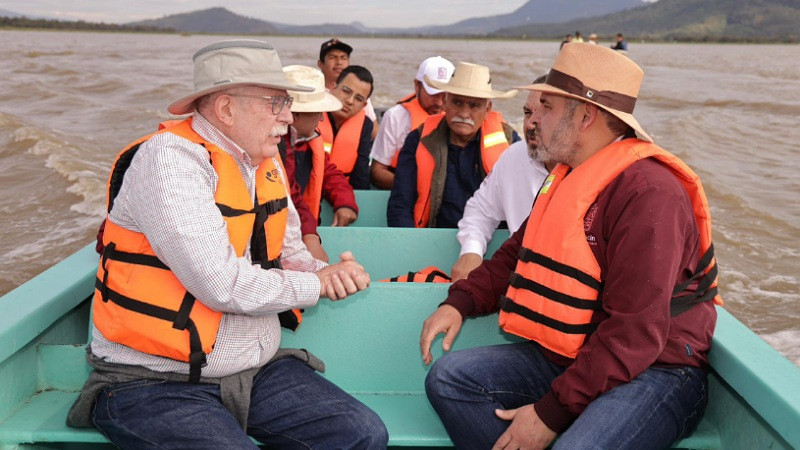 Bedolla y Sader impulsan el desarrollo sostenible del lago de Pátzcuaro 