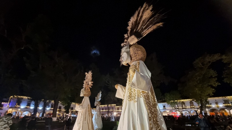 Tlahualiles y Danza de los Viejitos, plasmados en el Nacimiento Monumental de Pátzcuaro 