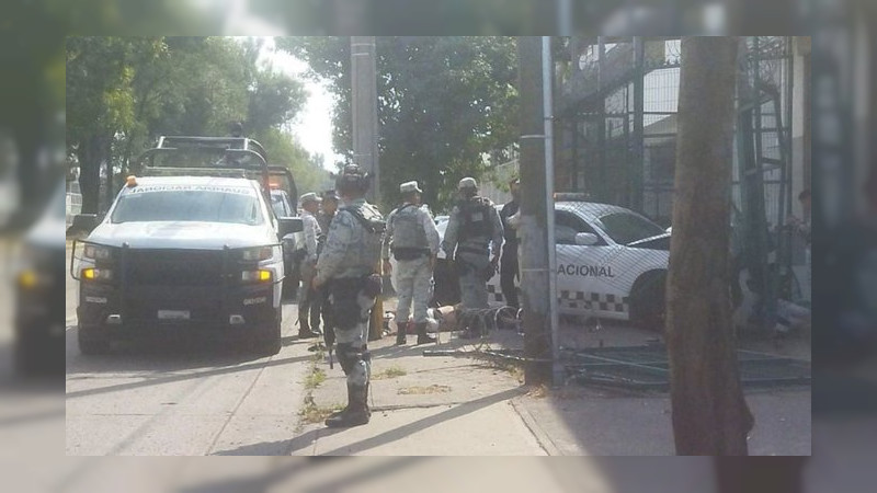 Sujeto que intentó secuestrar avión, hiere a tres policías al provocar choque en Guadalajara, Jalisco 