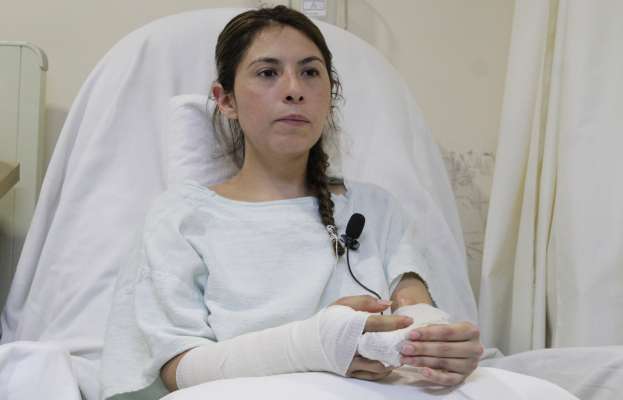 Mujer es mordida por serpiente africana en el  Zoológico  - Foto 0 