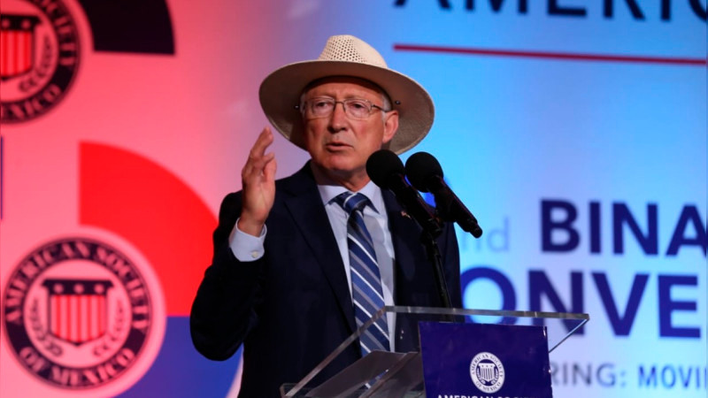 Ken Salazar confía en que "todo vaya bien" entre México y EEUU con nombramiento de nuevo embajador 