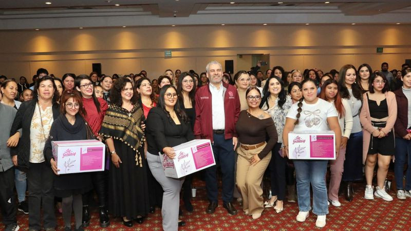 Bedolla entrega kits para emprendedoras; se busca fortalecer autonomía económica en Michoacán 