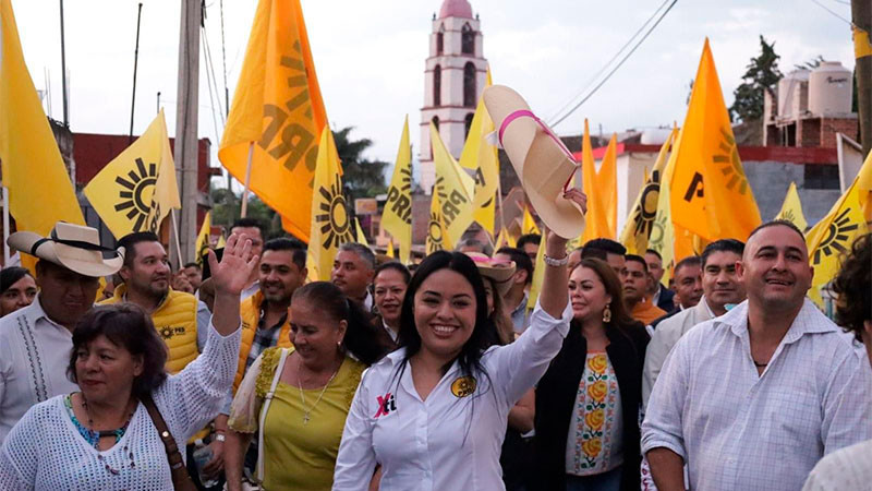 Recibe Susy Ruiz constancia de mayoría como Presidenta electa de Irimbo 