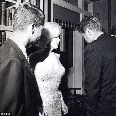 El vestido que Marilyn Monroe usó en la fiesta de cumpleaños de JFK se subastó en 4.8 mdd - Foto 0 