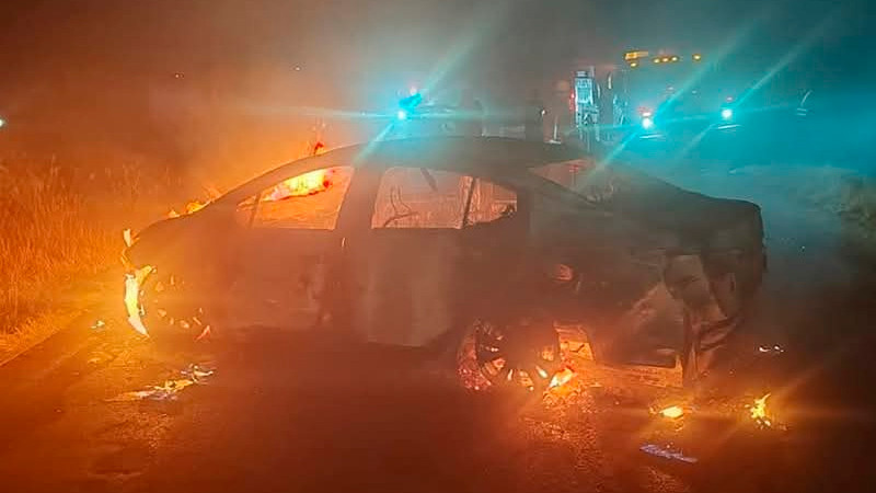 Operativo de seguridad desata incendio de vehículos en los Altos de Jalisco