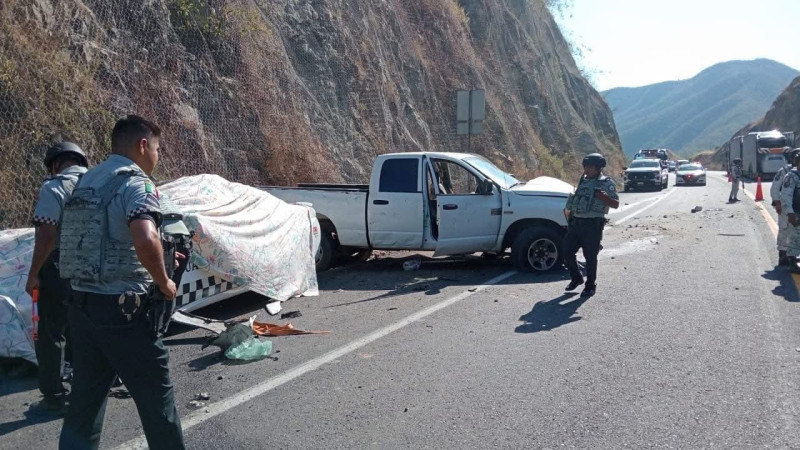 Patrulla de la GN en Michoacán se estrella contra camioneta en la Autopista Siglo XXI: Fallece un agente 