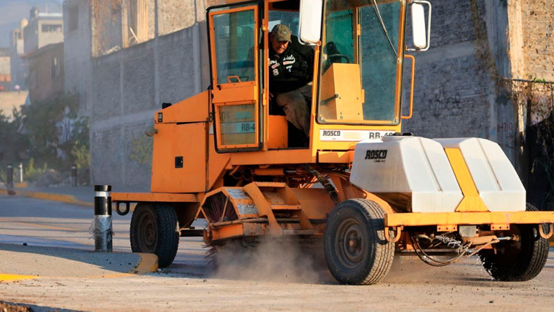 Gobierno de Alfonso Martínez entrega nueva calle con pavimentación integral al poniente 