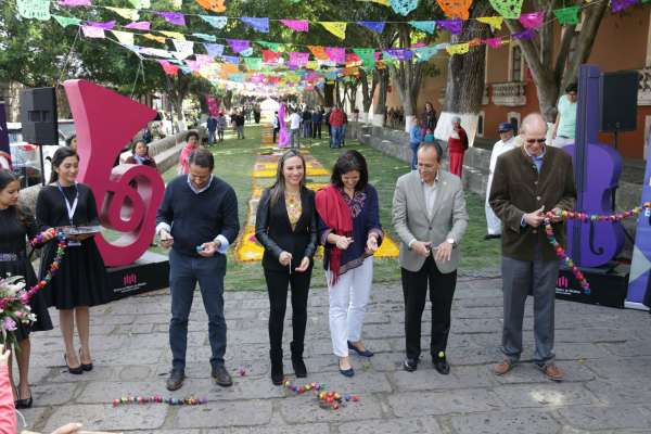 Inauguran exposición de tapetes florales en Morelia - Foto 0 