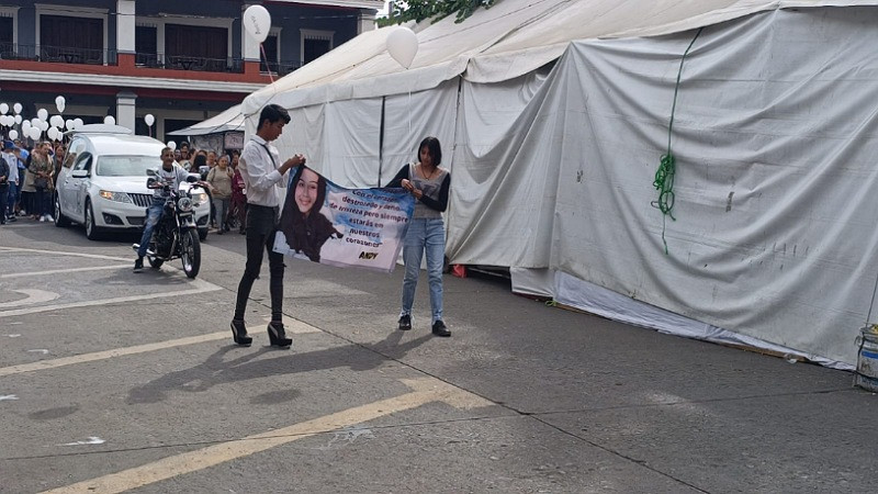 Dan el último adiós a Andy, una de las jóvenes arrolladas en Los Reyes, Michoacán 